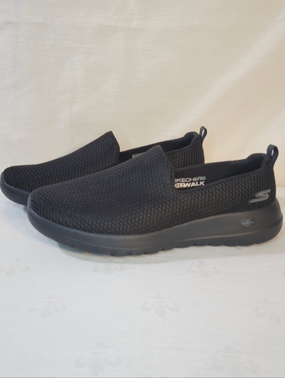 Skechers (Women's 9.5) GOwalk Slip-On Loafers in Black